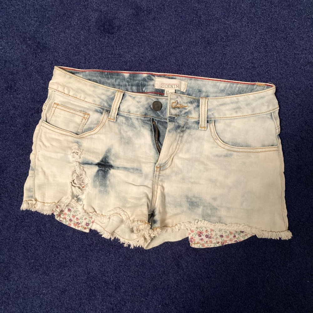 Forever 21 Acid Wash Jean Shorts w/ Flower Detail